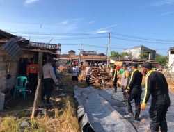 Gelar Aksi Simpatik, Polres Tulang Bawang Bantu Warga Terdampak Bencana Angin Puting Beliung