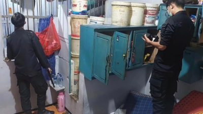 Cegah Masuknya Barang Terlarang, Petugas Lapas Kalianda Lakukan Penggeledahan di Blok Hunian
