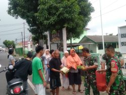 Koramil 410-01/Panjang Berbagi Makanan Gratis Untuk Masyarakat Jelang Berbuka Puasa