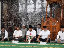 Danrem 043/Gatam Bersama Forkopimda Provinsi Gelar Safari Ramadhan di Masjid Agung Kalianda