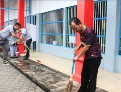 Semarak HBP ke 60 Pemasyarakatan Sehat, Kalapas Muara Enim Ajak Warga Binaan dan Petugas Bersih-Bersih Kantor