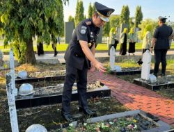 Kenang Pahlawan, Kepala LPKA Kelas I Palembang Ikuti Upacara Tabur Bunga Peringati Bhakti Pemasyarakatan ke-60