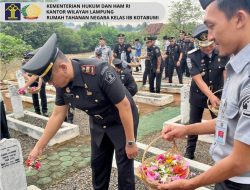 Kepala Rutan Kelas IIB Kotabumi Ikuti Upacara Tabur Bunga dan Ziarah di Taman Makam Pahlawan
