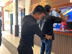 Cegah Gangguan Kamtib Dalam Rutan Sukadana, Petugas P2U Laksanakan Pemeriksaan Badan Terhadap Pengunjung