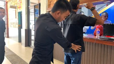 Cegah Gangguan Kamtib Dalam Rutan Sukadana, Petugas P2U Laksanakan Pemeriksaan Badan Terhadap Pengunjung