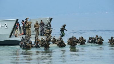 Operasi Hantai Marinir Gabungan Indonesia dan Amerika Berhasil Pertahankan Pantai Ketapang