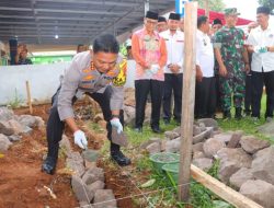 Kapolresta Bandar Lampung Lakukan Peletakkan Batu Pertama Pembangunan Mushola di Mapolsek Kemiling