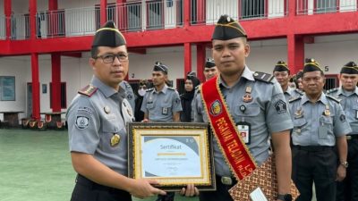 Apresiasi Kinerja Terbaik, Kepala LPKA Kelas I Palembang Berikan Penghargaan Pegawai Teladan