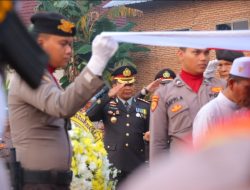 Kapolresta Bandar Lampung Pimpin Langsung Prosesi Pemakaman Almarhum Aiptu Hifzon