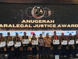 Kepala BPHN Kemenkumham RI Berikan Penghargaan Anugerah Paralegal Justice Award Kepada Peserta Asal Lampung Yang Masuk 10 Besar