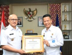 Wujudkan Pelayanan Publik Inovatif, Kalapas Kelas IIB Tanjungpandan Terima Penghargaan Dari Pemkab Belitung