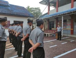 Bangun Semangat Awali Kinerja, Karutan Sukadana Pimpin Apel Pagi Pegawai