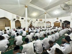 Perkuat Rohani, Lapas Narkotika Kelas IIA Bandar Lampung Laksanakan Kegiatan Pengajian Rutin Malam Jumat Bagi Petugas dan Warga Binaan