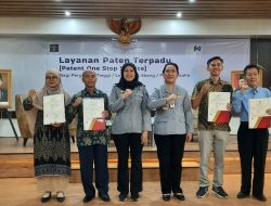 Patent One Stop Service, Kakanwil Kemenkumham Lampung Serahkan 42 Sertifikat Hak Paten