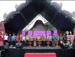 Buka Festival Krakatau ke-33, Pj Gubernur Samsudin Meraih Penghargaan Karisma Event Nusantara dari Kemenparekraf dan Sertifikat Muri