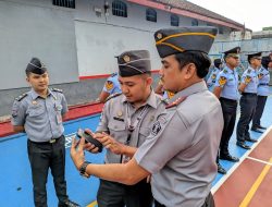 Cegah Judi Online, Kalapas Beni Nurrahman Cek Ponsel Petugas Lapas Ciamis