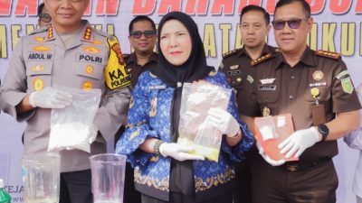 Disaksikan Kapolresta dan Walikota, Kejari Bandar Lampung Musnahkan Barang Bukti Narkotika Hingga Senjata Api Hasil Kejahatan Selama 2024