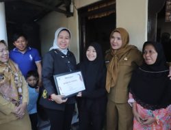 Rektor Unila Serahkan 148 Beasiswa PMPAP Kepada Mahasiswa Berprestasi