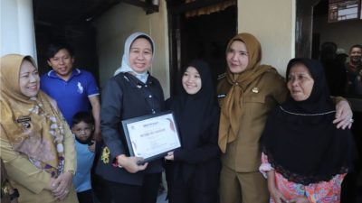 Rektor Unila Serahkan 148 Beasiswa PMPAP Kepada Mahasiswa Berprestasi