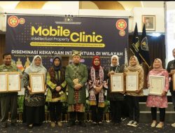 Kemenkumham Babel Serahkan Surat Pencatatan Kekayaan Intelektual Komunal di Acara Mobile Intellectual Property Clinic 2024