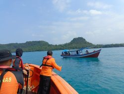 Tim SAR Gabungan Lakukan Pencarian Nelayan yang Diduga Jatuh ke Laut