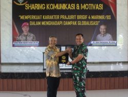 Tingkatkan Semangat, Prajurit Brigif 4 Mar/BS Terima Motivasi dari dr. Aqua Dwipayana, M.I.Kom.