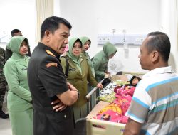 Jelang HUT Korem 043/Gatam Ke-77, Danrem 043/Gatam Pimpin Ziarah Rombongan dan Kunjungi Anggota Yang Sedang Sakit