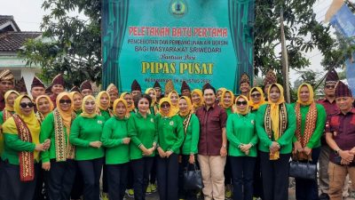 Kakanwil Sorta Mendampingi Ketua Umum PIPAS Berikan Bantuan Dua Unit Sumur Bor Untuk Masyarakat Sriwedari
