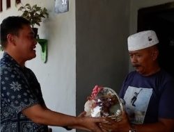 Perkuat Silaturahmi, Kalapas Syahroni Ali Beserta Jajaran Lapas Kelas IIA Kotabumi Kunjungi Sesepuh Petugas Pengayoman