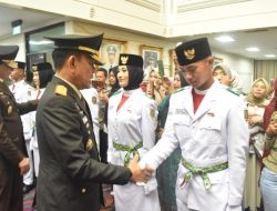 Danrem 043/Gatam Beri Semangat dan Motivasi Kepada Anggota Paskibraka