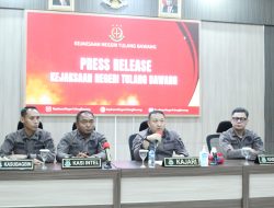 Kejari Tulang Bawang Tahan Ketua Yayasan PKBM Raden Intan Terkait Dugaan Korupsi Pemotongan Honor Tutor Fiktif Sebesar Rp 717 juta