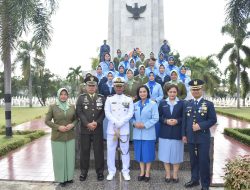 Jelang HUT Ke-79 TNI 2024, Prajurit dan PNS TNI Wilayah Lampung Laksanakan Ziarah Nasional di Taman Makam Pahlawan
