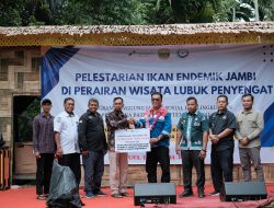Pertamina Perkuat Ekosistem Lubuk Penyengat Dengan Penebaran 150.000 Bibit Ikan Nilem