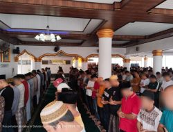 Qona’ah Menjadi Tema Khutbah Sholat Jumat Berjamaah Rutan Kotabumi