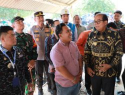 Pj. Gubernur Samsudin Lakukan Penyalaan Sambungan Listrik Perdana di Kabupaten Mesuji