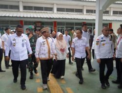 Penjabat Gubernur Lampung Didampingi Kadivpas Kusnali dan Kalapas Saiful Tinjau Pelaksanaan Pilkada di TPS Khusus Lapas Kelas I Bandar Lampung