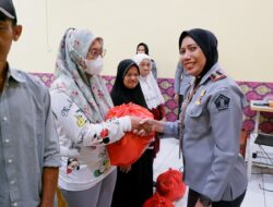 Kalapas Perempuan Pangkalpinang Serahkan Bantuan Sosial Kepada Keluarga Warga Binaan