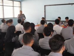 Karutan Kelas IIB Pemalang Pimpin Rapat Evaluasi Pelaksanaan Tusi Petugas Yang Diikuti Seluruh Pegawai