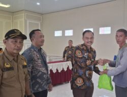 Kalapas Muara Enim Berikan Bantuan Sosial Kepada Keluarga Warga Binaan dan Masyarakat Sekitar