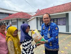 Wujud Akselerasi Kemen Imipas, Kalapas Narkotika Bandar Lampung Serahkan Baksos Bagi Keluarga Warga Binaan