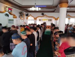 Warga Binaan Sholat Dzuhur Berjamaah Berlangsung Khidmat di Masjid Nur Hidayah Rutan Kotabumi