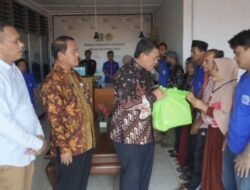 Kakanwil Ditjenpas Jateng Beserta Karutan Pemalang Berikan Bantuan Sosial Kepada Keluarga Warga Binaan