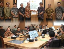 Kajari Katingan Beserta Jajaran Hadiri Penyerahan Penghargaan Atas Pemulihan Keuangan Negara dan FGD Eveluasi Permasalahan Hukum Dalam Program Peremajaan Kelapa Sawit