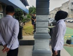 Pembaharuan Suasana Baru Perkantoran, Kabag Tata Usaha Awasi Langsung Pengecatan Area Luar Lapas Kelas I Bandar Lampung