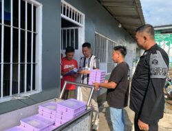 Berikan Layanan Prima, Petugas Dapur Lakukan Pemeriksaan dan Pembagian Makanan Bagi Warga Binaan