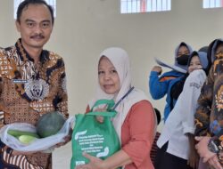 Jumat Berkah, Kalapas Muara Enim Berikan Bantuan Sosial dan Hasil Panen Untuk Keluarga Warga Binaan