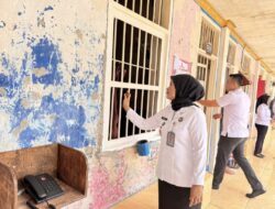Pastikan Lingkungan Aman dan Kondusif, Kalapas Menyapa Langsung Warga Binaan di Blok Hunian Lapas Kelas I Bandar Lampung