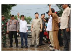Angga Satria Tinjau Jalan Rusak di Lampung Tengah