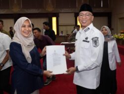 Gubernur Rahmat Mirzani Tunaikan Zakat Fitrah dan Zakat Mal Melalui Baznas, Perkuat Solidaritas Sosial dan Dorong ASN Berzakat