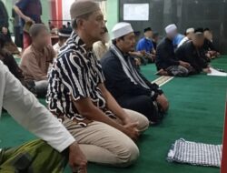 Sangat Antusias, Warga Binaan Lapas Kelas IIA Bekasi Laksanakan Sholat Tarawih Perdana